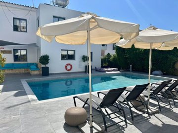 communal-pool-1