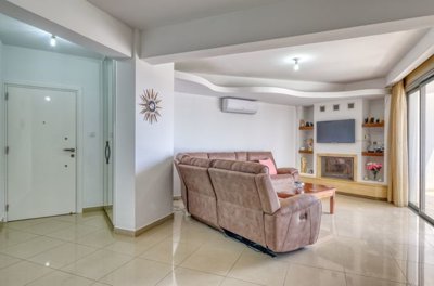 lounge-entrance