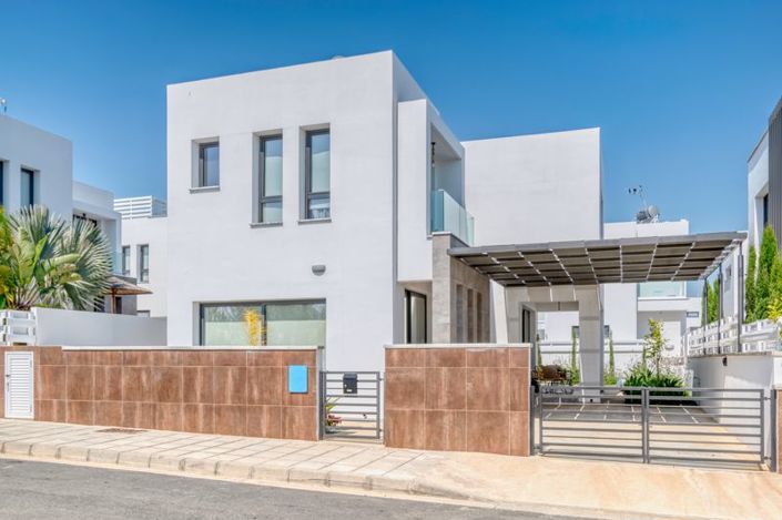 Image No.1-3 Bed Villa for sale