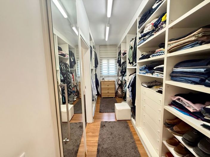 Image No.28-6 Bed Villa for sale