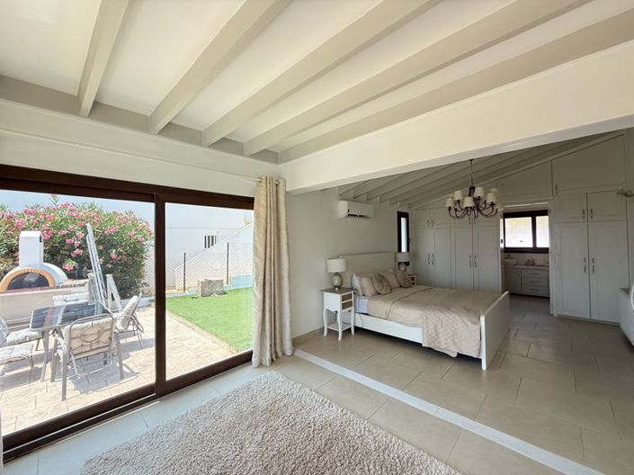 Image No.24-4 Bed Bungalow for sale