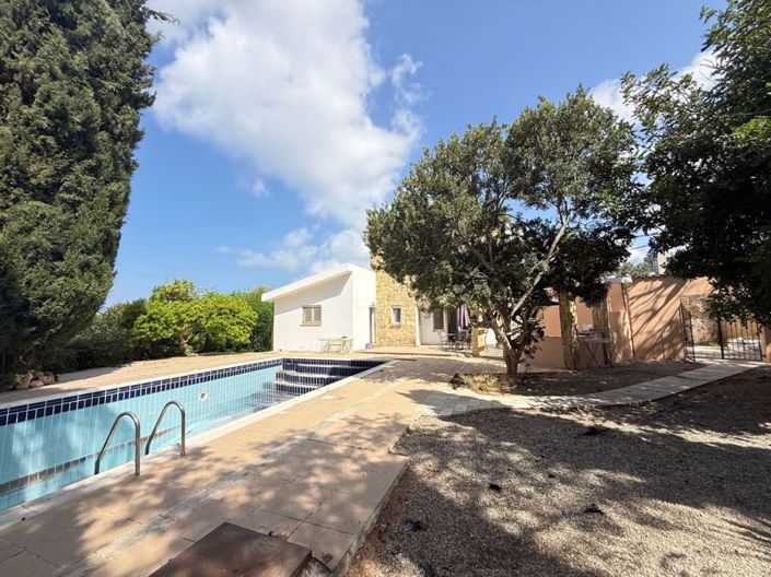 Chloraka, Villa