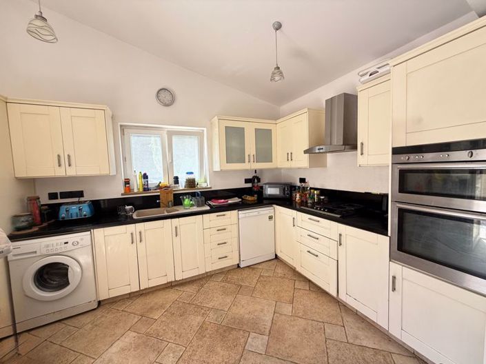 Image No.11-5 Bed Villa for sale