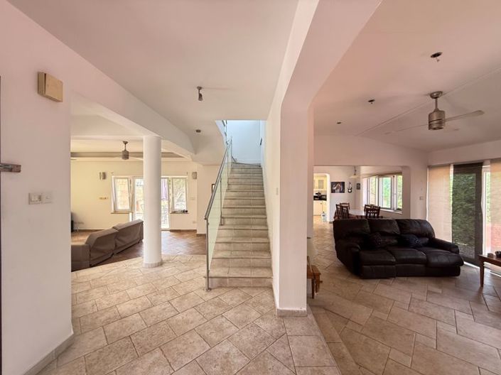 Image No.3-5 Bed Villa for sale