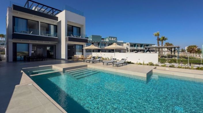 Image No.1-4 Bed Villa for sale