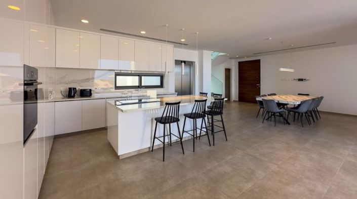 Image No.3-4 Bed Villa for sale