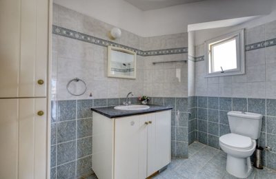 familyu-bathroom