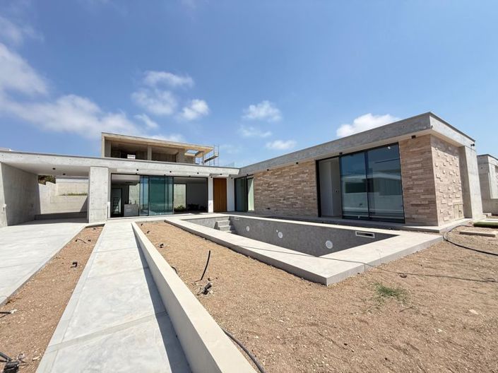 Image No.1-4 Bed Villa for sale