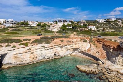 sea-caves-near-to-the-villas