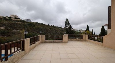 master-bedroom-balcony