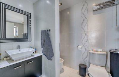 bedroom1-ensuite-2