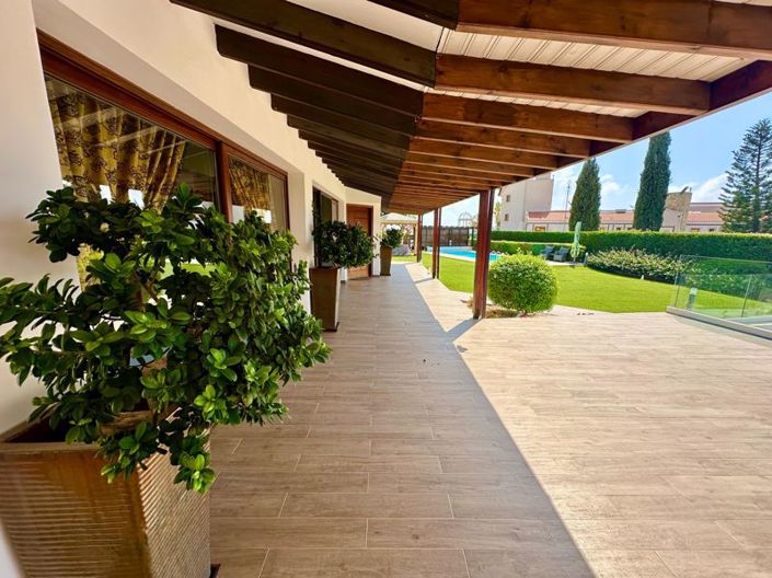 Image No.1-7 Bed Villa for sale
