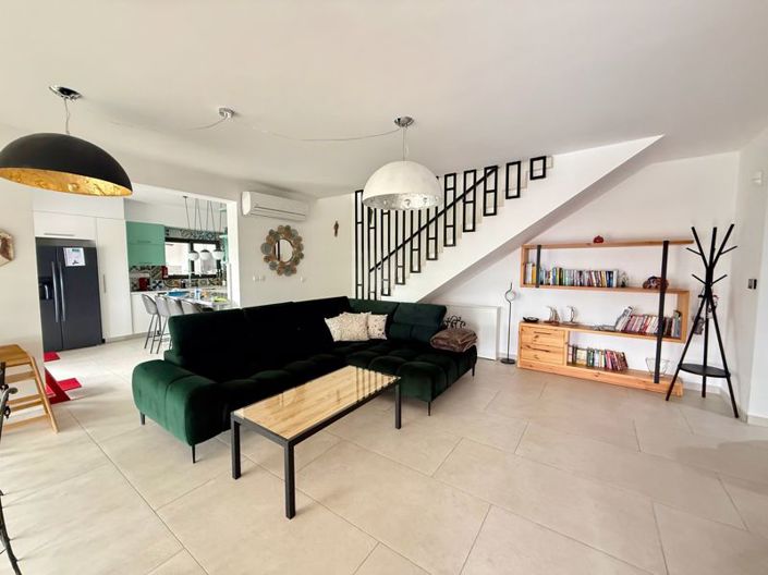 Image No.3-4 Bed Villa for sale