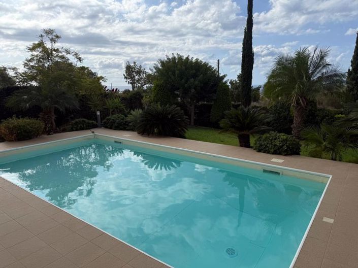 Image No.2-4 Bed Villa for sale