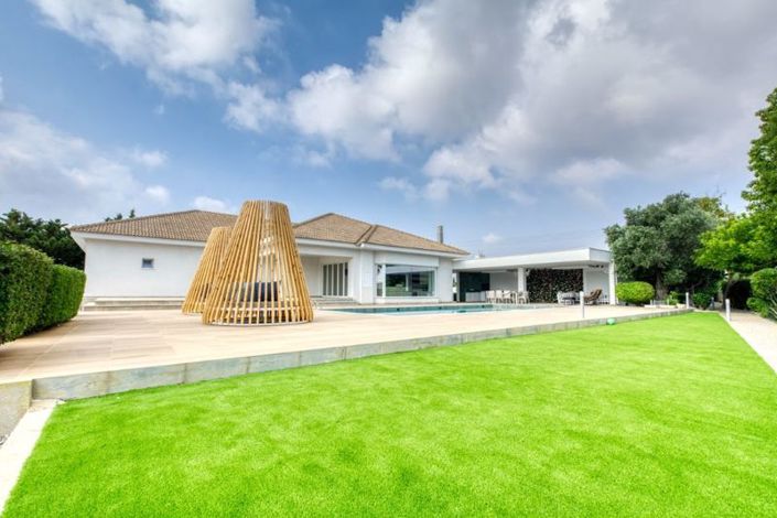 Image No.1-4 Bed Villa for sale