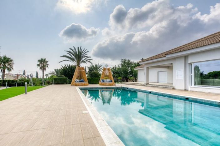 Image No.2-4 Bed Villa for sale