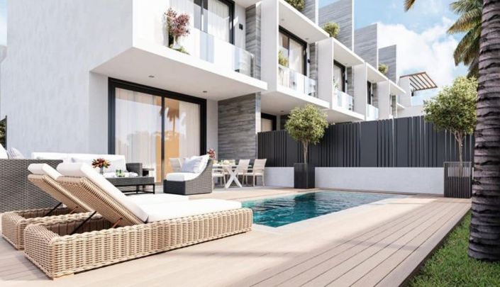 Image No.2-4 Bed Villa for sale