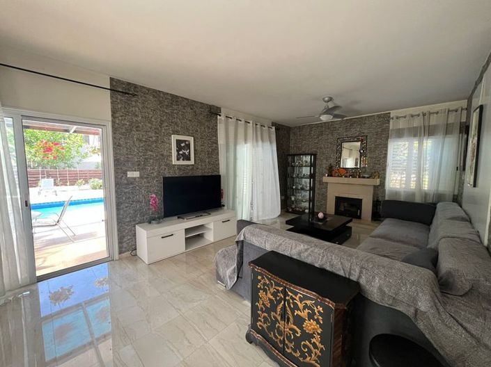 Image No.3-4 Bed Villa for sale