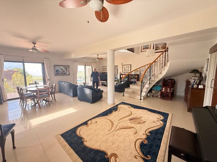 Image No.2-4 Bed Villa for sale