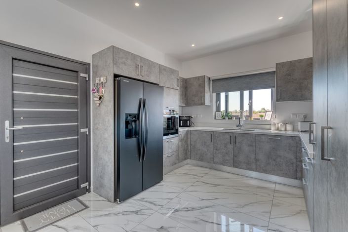 Image No.4-4 Bed Villa for sale