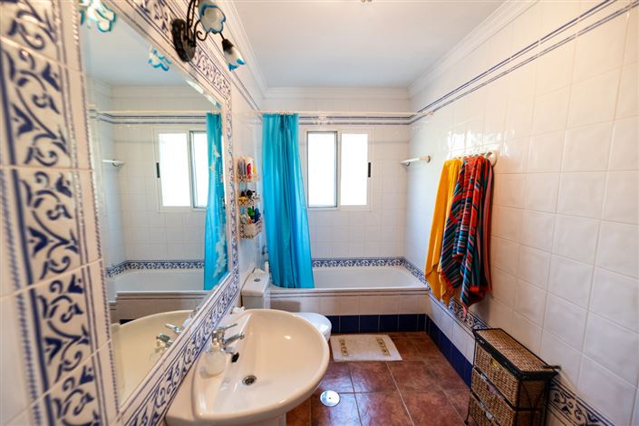 Image No.15-4 Bed Country House for sale