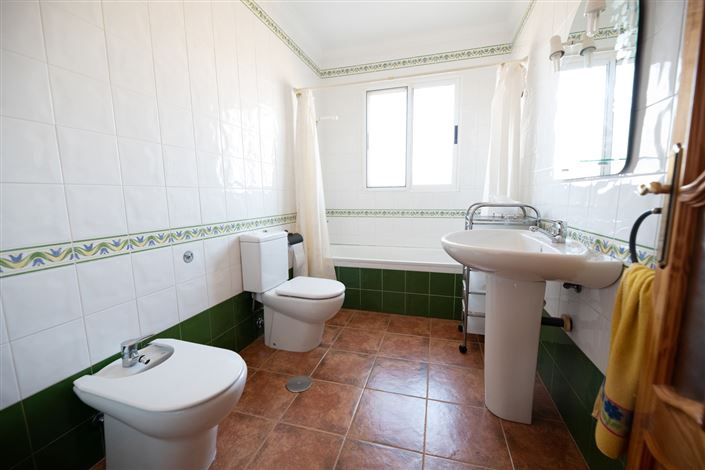 Image No.21-4 Bed Country House for sale