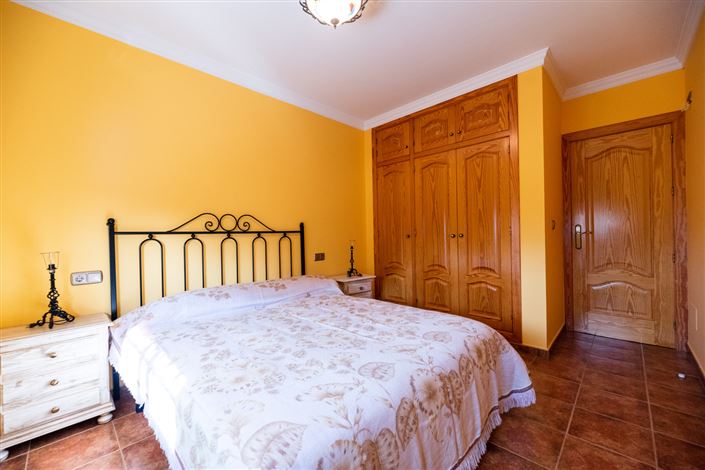 Image No.23-4 Bed Country House for sale