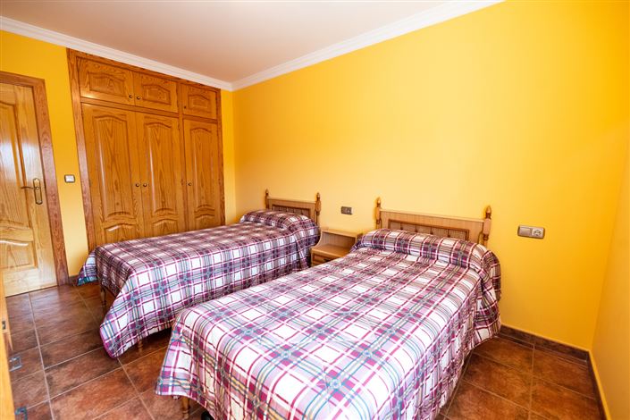 Image No.25-4 Bed Country House for sale