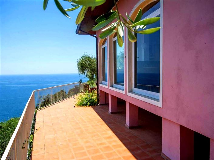 Image No.17-5 Bed House for sale