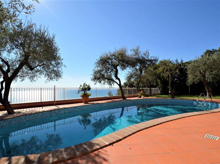 Image No.20-5 Bed House for sale