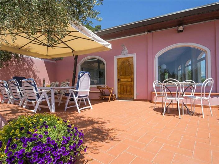 Image No.22-5 Bed House for sale