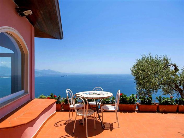 Image No.3-5 Bed House for sale