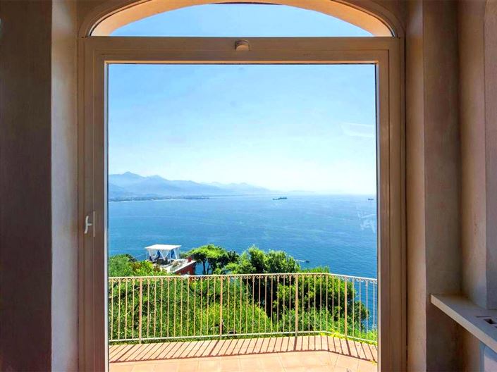 Image No.5-5 Bed House for sale