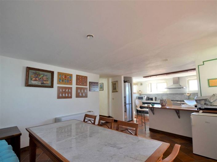 Image No.8-5 Bed House for sale