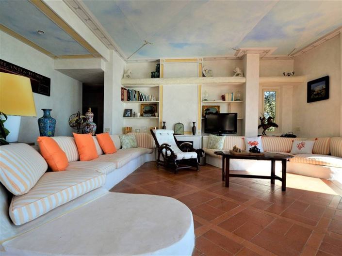 Image No.9-5 Bed House for sale