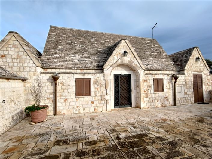 Image No.10-3 Bed Country House for sale