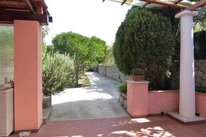 Image No.11-3 Bed House for sale