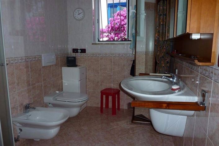 Image No.21-3 Bed House for sale