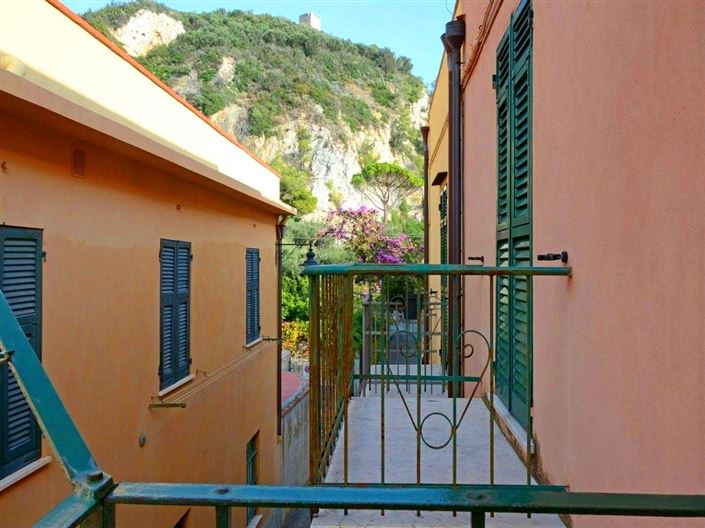 Image No.20-3 Bed House for sale