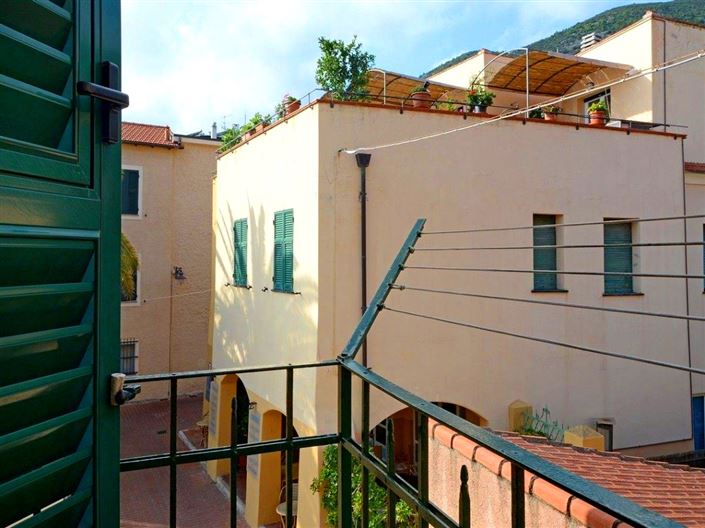 Image No.21-3 Bed House for sale