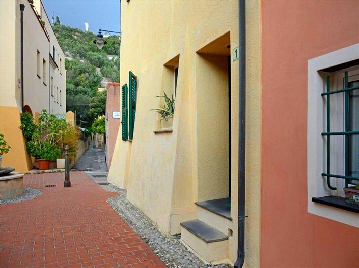 Image No.8-3 Bed House for sale