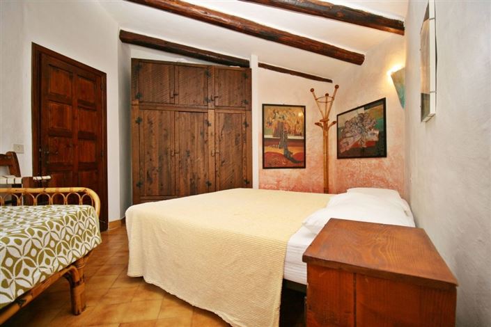 Image No.18-4 Bed House for sale