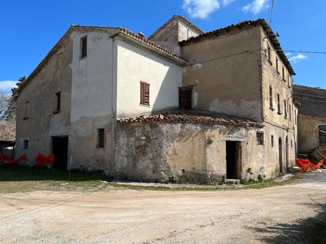 Image No.1-Maison de 8 chambres à vendre à Sassoferrato