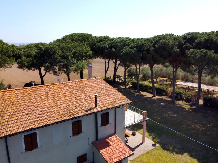 Image No.9-8 Bed Farmhouse for sale