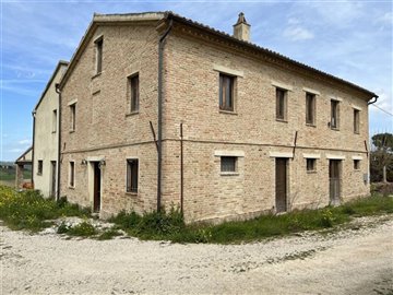 1 - Ostra, House