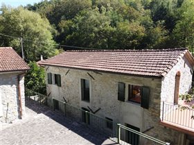 Image No.5-Maison de campagne de 3 chambres à vendre à Villafranca in Lunigiana