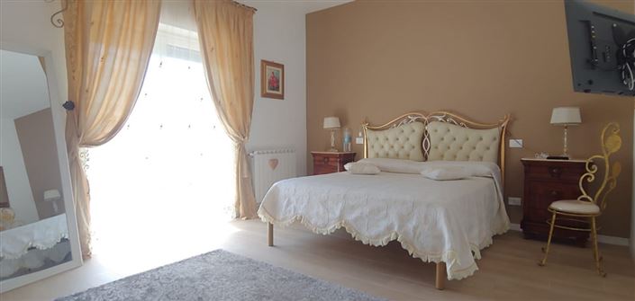 Image No.21-4 Bed House for sale