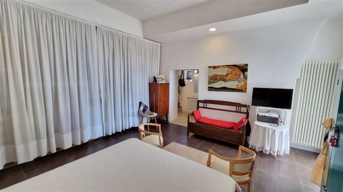 Image No.20-4 Bed House for sale