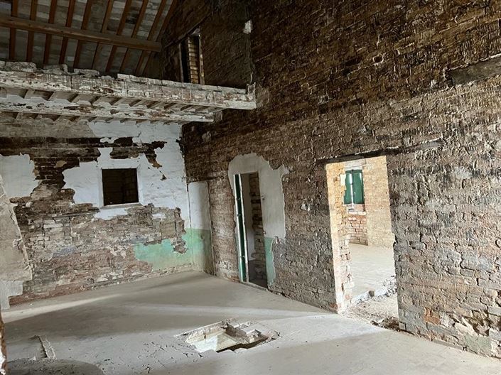 Image No.16-5 Bed House for sale