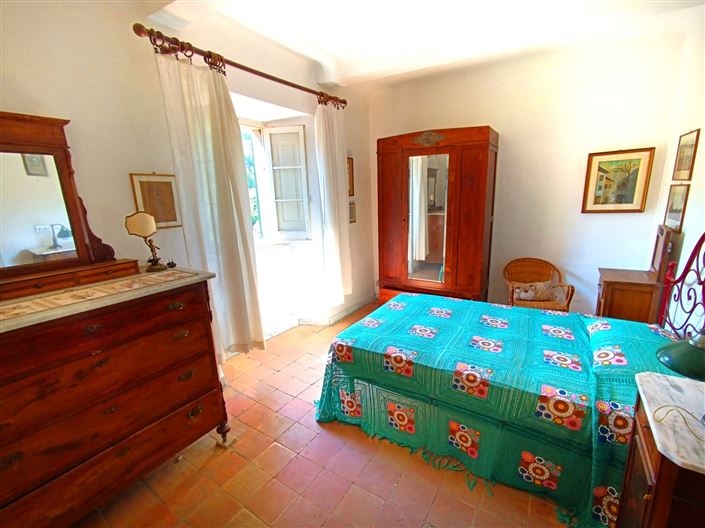 Image No.18-6 Bed House for sale